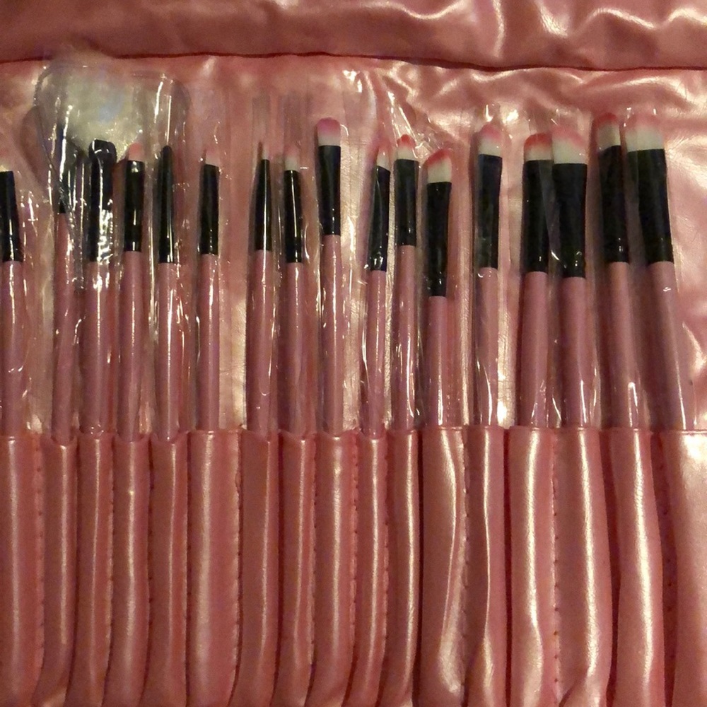 32 Piece Make-up brush kit brand new - Picture 5 of 7